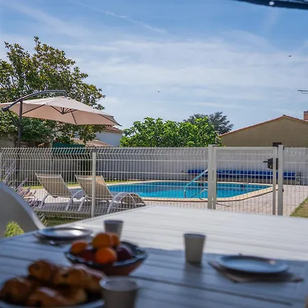La Garonnaise: Climatisation, Barbecue Et Piscine * Garons