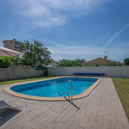 La Garonnaise: Climatisation, Barbecue Et Piscine Garons