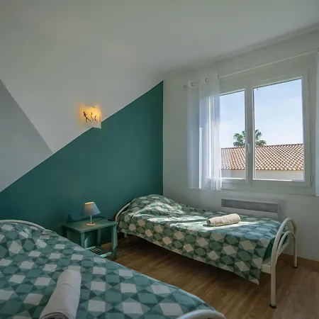 Дом отдыха La Garonnaise: Climatisation, Barbecue Et Piscine Garons