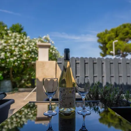 La Garonnaise: Climatisation, Barbecue Et Piscine * Garons
